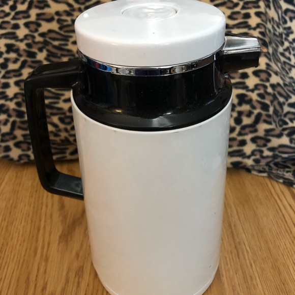 AK DAS Kitchen Ak Das Coffee Carafe Pump Euc Poshmark